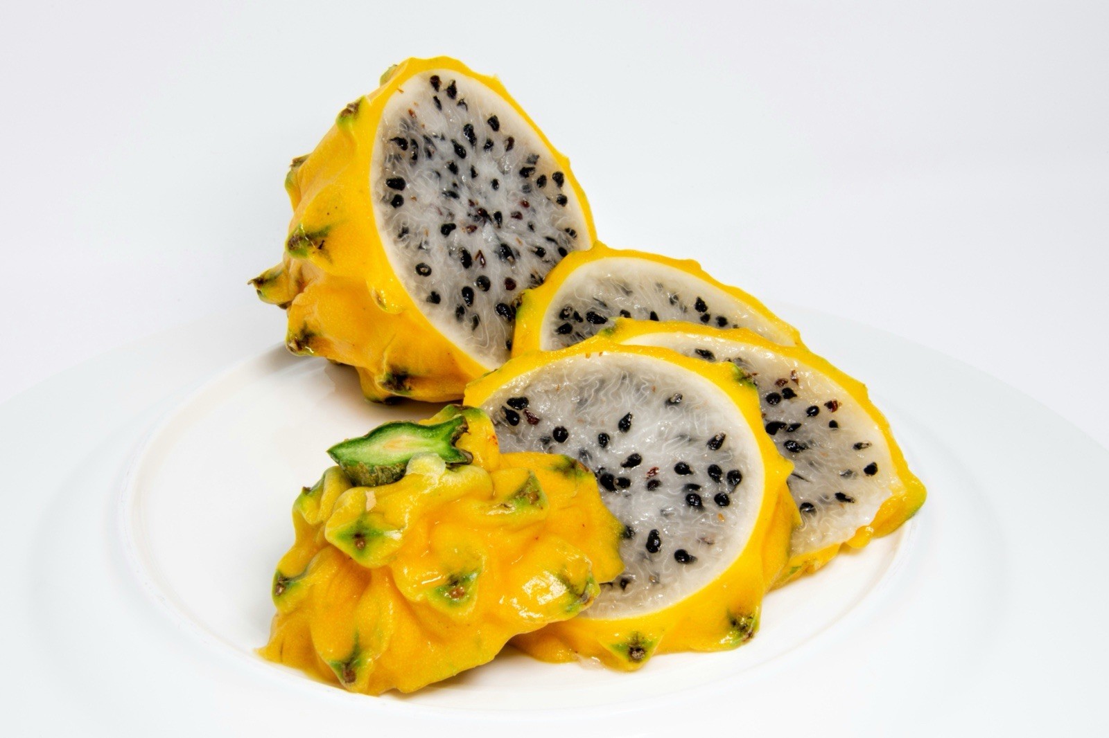 Sweet, Yellow Dragon Fruit Cutting self pollination 8 to 12 inches ￼
