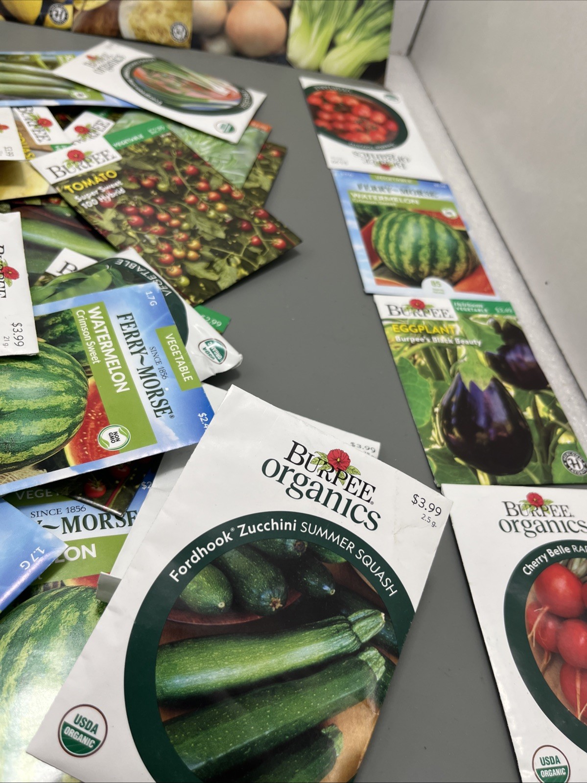 Flowers &Vegetable Plant Seeds (Assorted Lot of 100) sell by 11/26 Garden